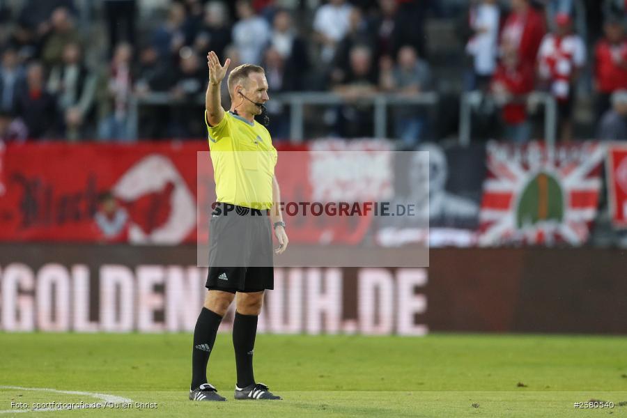 Stefan Treiber, sport, action, Würzburg, Saison 2023/2024, SVW, SV Wacker Burghausen, Regionalliga Bayern, Fussball, FWK, FC Würzburger Kickers, BFV, AKON Arena, 22.09.2023, 11. Spieltag - Bild-ID: 2380540