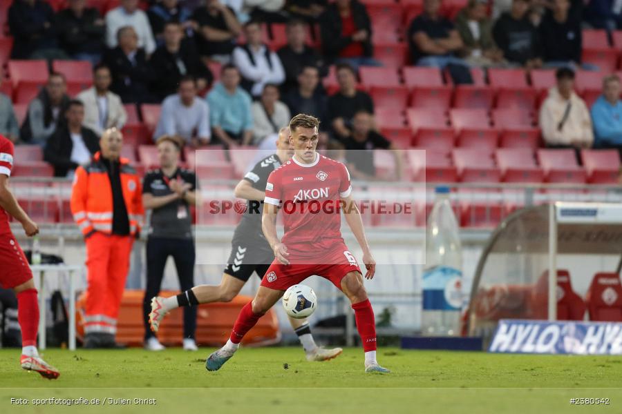 Marius Wegmann, sport, action, Würzburg, Saison 2023/2024, SVW, SV Wacker Burghausen, Regionalliga Bayern, Fussball, FWK, FC Würzburger Kickers, BFV, AKON Arena, 22.09.2023, 11. Spieltag - Bild-ID: 2380542