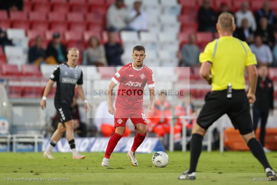 Maximilian Zaiser, sport, action, Würzburg, Saison 2023/2024, SVW, SV Wacker Burghausen, Regionalliga Bayern, Fussball, FWK, FC Würzburger Kickers, BFV, AKON Arena, 22.09.2023, 11. Spieltag - Bild-ID: 2380554