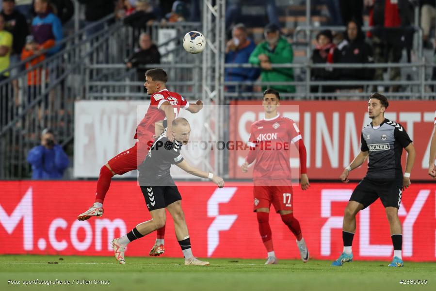Maximilian Zaiser, sport, action, Würzburg, Saison 2023/2024, SVW, SV Wacker Burghausen, Regionalliga Bayern, Fussball, FWK, FC Würzburger Kickers, BFV, AKON Arena, 22.09.2023, 11. Spieltag - Bild-ID: 2380565