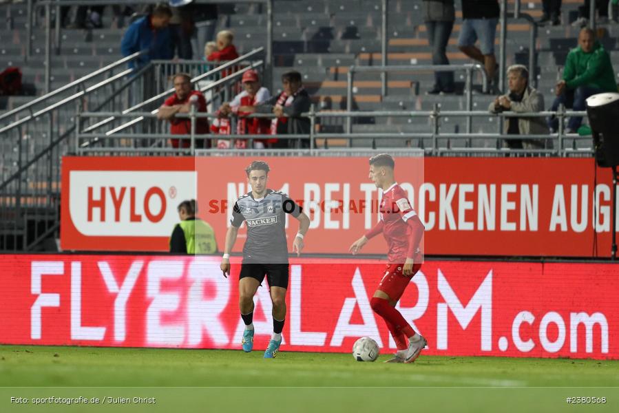Edin Hyseni, sport, action, Würzburg, Saison 2023/2024, SVW, SV Wacker Burghausen, Regionalliga Bayern, Fussball, FWK, FC Würzburger Kickers, BFV, AKON Arena, 22.09.2023, 11. Spieltag - Bild-ID: 2380568