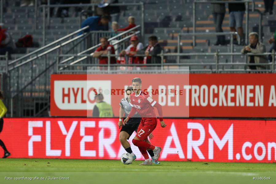 Edin Hyseni, sport, action, Würzburg, Saison 2023/2024, SVW, SV Wacker Burghausen, Regionalliga Bayern, Fussball, FWK, FC Würzburger Kickers, BFV, AKON Arena, 22.09.2023, 11. Spieltag - Bild-ID: 2380569