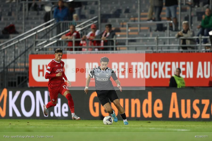 Edin Hyseni, sport, action, Würzburg, Saison 2023/2024, SVW, SV Wacker Burghausen, Regionalliga Bayern, Fussball, FWK, FC Würzburger Kickers, BFV, AKON Arena, 22.09.2023, 11. Spieltag - Bild-ID: 2380571