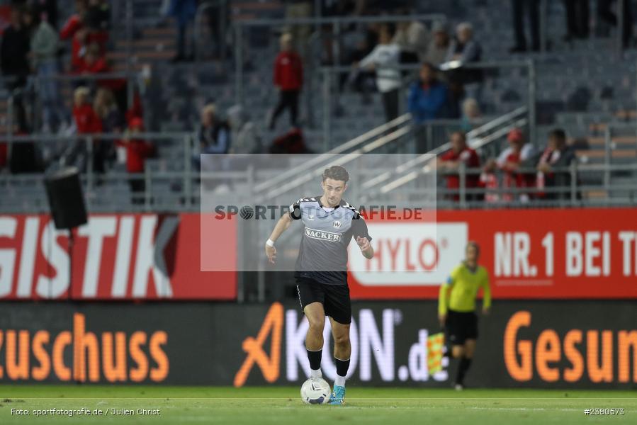 Edin Hyseni, sport, action, Würzburg, Saison 2023/2024, SVW, SV Wacker Burghausen, Regionalliga Bayern, Fussball, FWK, FC Würzburger Kickers, BFV, AKON Arena, 22.09.2023, 11. Spieltag - Bild-ID: 2380573