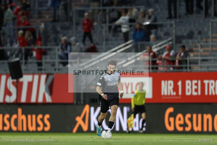 Edin Hyseni, sport, action, Würzburg, Saison 2023/2024, SVW, SV Wacker Burghausen, Regionalliga Bayern, Fussball, FWK, FC Würzburger Kickers, BFV, AKON Arena, 22.09.2023, 11. Spieltag - Bild-ID: 2380574