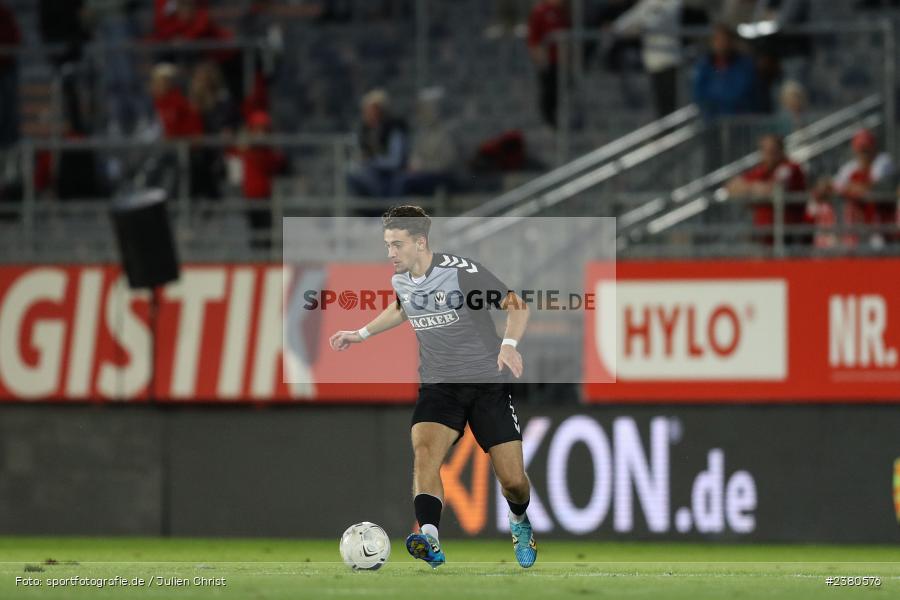 Edin Hyseni, sport, action, Würzburg, Saison 2023/2024, SVW, SV Wacker Burghausen, Regionalliga Bayern, Fussball, FWK, FC Würzburger Kickers, BFV, AKON Arena, 22.09.2023, 11. Spieltag - Bild-ID: 2380576