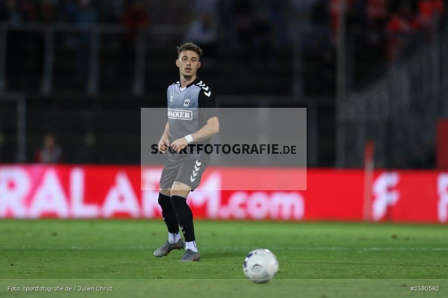 Denis Ade, sport, action, Würzburg, Saison 2023/2024, SVW, SV Wacker Burghausen, Regionalliga Bayern, Fussball, FWK, FC Würzburger Kickers, BFV, AKON Arena, 22.09.2023, 11. Spieltag - Bild-ID: 2380582