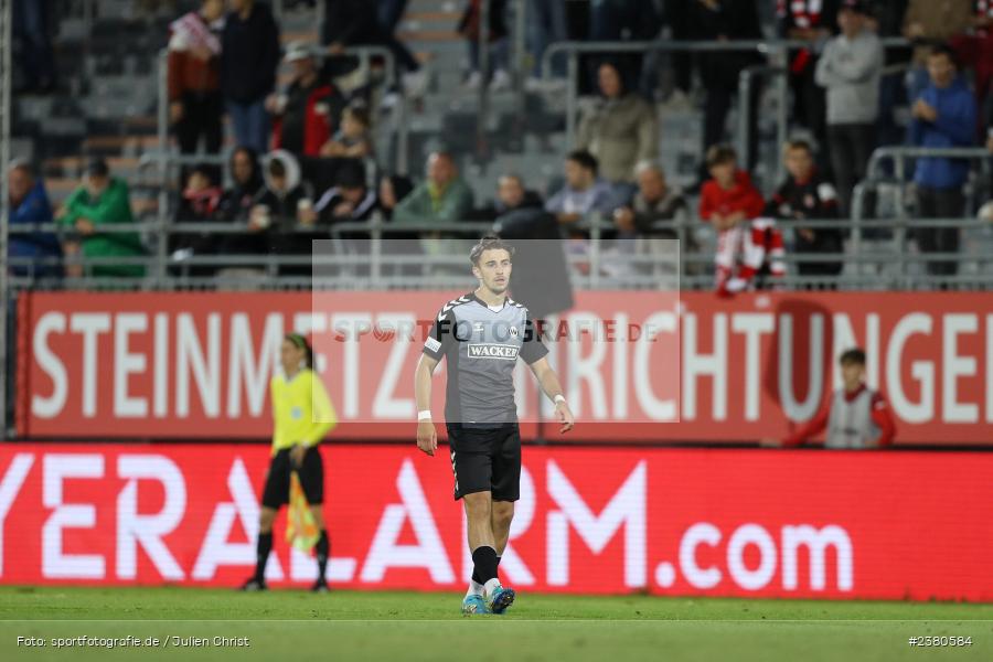 Edin Hyseni, sport, action, Würzburg, Saison 2023/2024, SVW, SV Wacker Burghausen, Regionalliga Bayern, Fussball, FWK, FC Würzburger Kickers, BFV, AKON Arena, 22.09.2023, 11. Spieltag - Bild-ID: 2380584