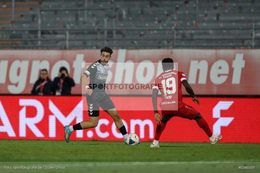 Edin Hyseni, sport, action, Würzburg, Saison 2023/2024, SVW, SV Wacker Burghausen, Regionalliga Bayern, Fussball, FWK, FC Würzburger Kickers, BFV, AKON Arena, 22.09.2023, 11. Spieltag - Bild-ID: 2380601