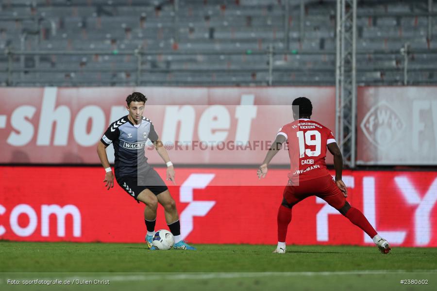 Edin Hyseni, sport, action, Würzburg, Saison 2023/2024, SVW, SV Wacker Burghausen, Regionalliga Bayern, Fussball, FWK, FC Würzburger Kickers, BFV, AKON Arena, 22.09.2023, 11. Spieltag - Bild-ID: 2380602