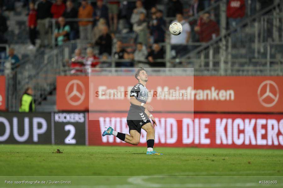 Edin Hyseni, sport, action, Würzburg, Saison 2023/2024, SVW, SV Wacker Burghausen, Regionalliga Bayern, Fussball, FWK, FC Würzburger Kickers, BFV, AKON Arena, 22.09.2023, 11. Spieltag - Bild-ID: 2380603