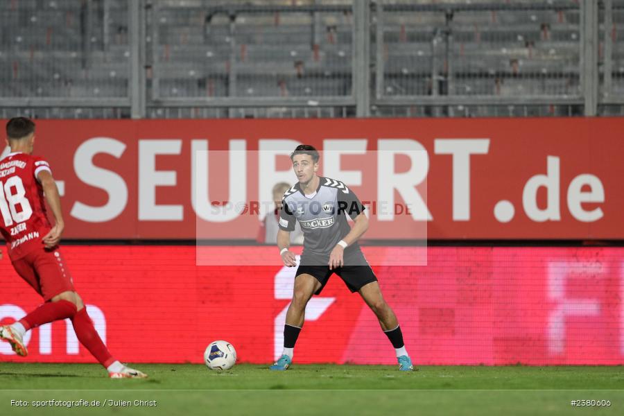 Edin Hyseni, sport, action, Würzburg, Saison 2023/2024, SVW, SV Wacker Burghausen, Regionalliga Bayern, Fussball, FWK, FC Würzburger Kickers, BFV, AKON Arena, 22.09.2023, 11. Spieltag - Bild-ID: 2380606