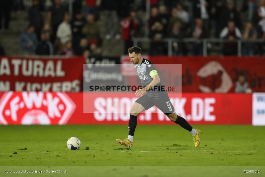 Christoph Schulz, sport, action, Würzburg, Saison 2023/2024, SVW, SV Wacker Burghausen, Regionalliga Bayern, Fussball, FWK, FC Würzburger Kickers, BFV, AKON Arena, 22.09.2023, 11. Spieltag - Bild-ID: 2380612