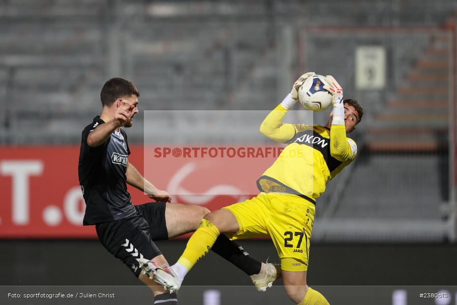 Vincent Friedsam, sport, action, Würzburg, Saison 2023/2024, SVW, SV Wacker Burghausen, Regionalliga Bayern, Fussball, FWK, FC Würzburger Kickers, BFV, AKON Arena, 22.09.2023, 11. Spieltag - Bild-ID: 2380613