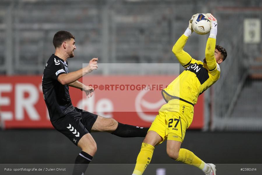 Vincent Friedsam, sport, action, Würzburg, Saison 2023/2024, SVW, SV Wacker Burghausen, Regionalliga Bayern, Fussball, FWK, FC Würzburger Kickers, BFV, AKON Arena, 22.09.2023, 11. Spieltag - Bild-ID: 2380614