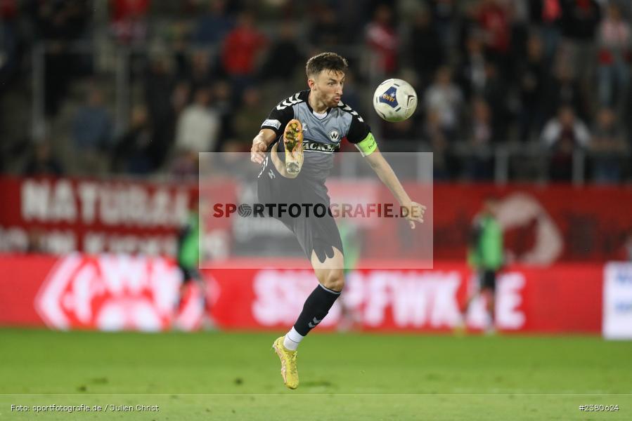 Christoph Schulz, sport, action, Würzburg, Saison 2023/2024, SVW, SV Wacker Burghausen, Regionalliga Bayern, Fussball, FWK, FC Würzburger Kickers, BFV, AKON Arena, 22.09.2023, 11. Spieltag - Bild-ID: 2380624