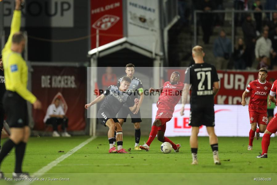 Christoph Schulz, sport, action, Würzburg, Saison 2023/2024, SVW, SV Wacker Burghausen, Regionalliga Bayern, Fussball, FWK, FC Würzburger Kickers, BFV, AKON Arena, 22.09.2023, 11. Spieltag - Bild-ID: 2380628