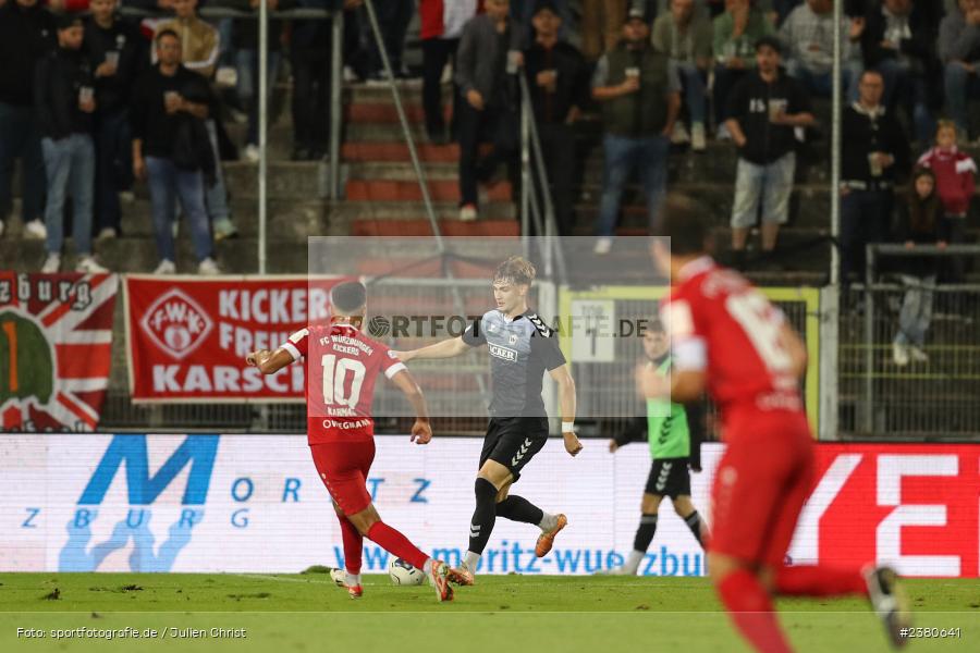 Jasper Maljojoki, sport, action, Würzburg, Saison 2023/2024, SVW, SV Wacker Burghausen, Regionalliga Bayern, Fussball, FWK, FC Würzburger Kickers, BFV, AKON Arena, 22.09.2023, 11. Spieltag - Bild-ID: 2380641