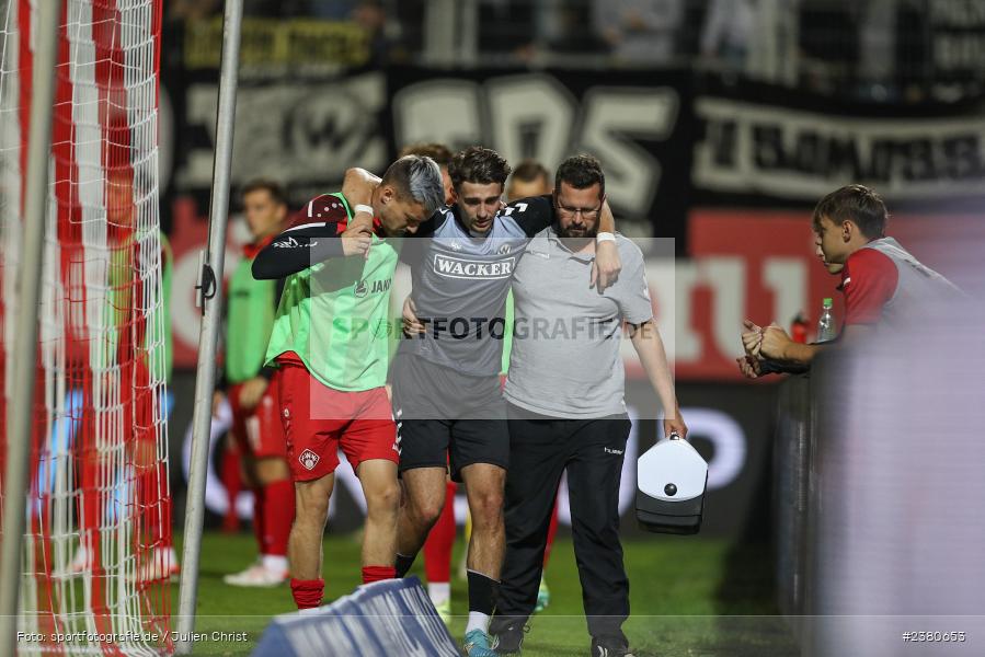 Edin Hyseni, sport, action, Würzburg, Saison 2023/2024, SVW, SV Wacker Burghausen, Regionalliga Bayern, Fussball, FWK, FC Würzburger Kickers, BFV, AKON Arena, 22.09.2023, 11. Spieltag - Bild-ID: 2380653