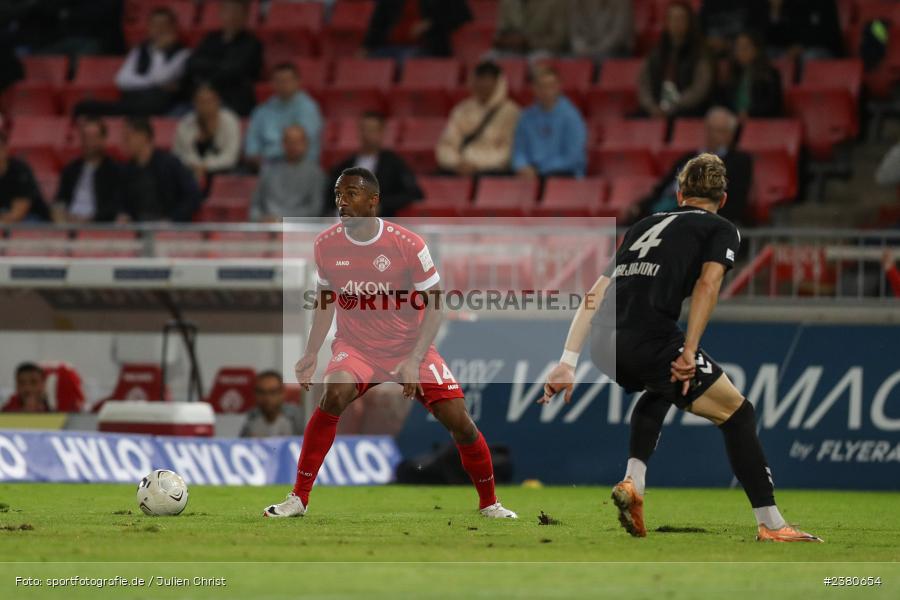 Saliou Sané, sport, action, Würzburg, Saison 2023/2024, SVW, SV Wacker Burghausen, Regionalliga Bayern, Fussball, FWK, FC Würzburger Kickers, BFV, AKON Arena, 22.09.2023, 11. Spieltag - Bild-ID: 2380654