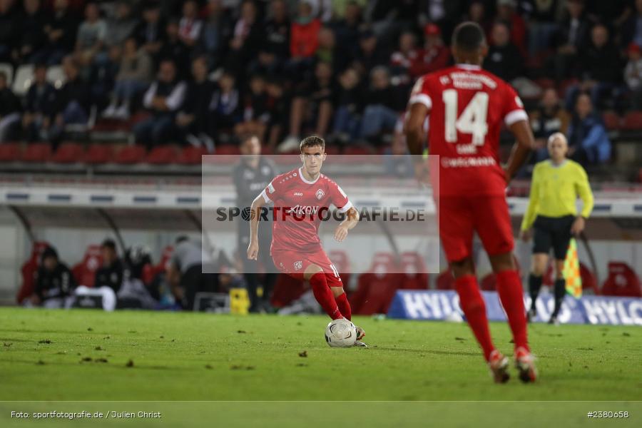 Maximilian Zaiser, sport, action, Würzburg, Saison 2023/2024, SVW, SV Wacker Burghausen, Regionalliga Bayern, Fussball, FWK, FC Würzburger Kickers, BFV, AKON Arena, 22.09.2023, 11. Spieltag - Bild-ID: 2380658