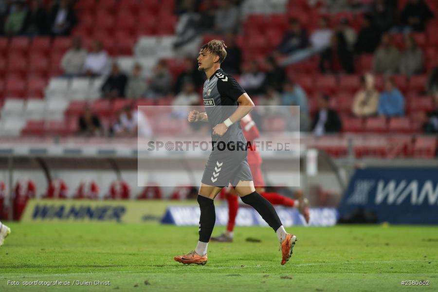 Jasper Maljojoki, sport, action, Würzburg, Saison 2023/2024, SVW, SV Wacker Burghausen, Regionalliga Bayern, Fussball, FWK, FC Würzburger Kickers, BFV, AKON Arena, 22.09.2023, 11. Spieltag - Bild-ID: 2380662