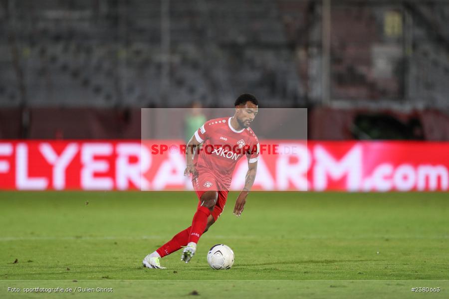 Fabrice Montcheu, sport, action, Würzburg, Saison 2023/2024, SVW, SV Wacker Burghausen, Regionalliga Bayern, Fussball, FWK, FC Würzburger Kickers, BFV, AKON Arena, 22.09.2023, 11. Spieltag - Bild-ID: 2380663