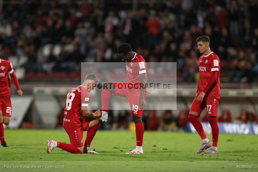 Benjika Caciel, sport, action, Würzburg, Saison 2023/2024, SVW, SV Wacker Burghausen, Regionalliga Bayern, Fussball, FWK, FC Würzburger Kickers, BFV, AKON Arena, 22.09.2023, 11. Spieltag - Bild-ID: 2380667