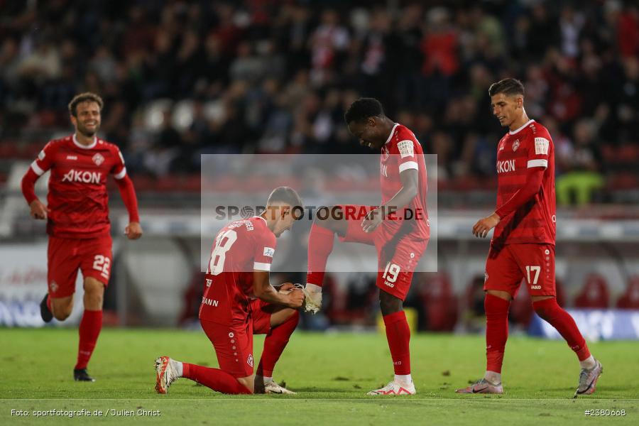 Benjika Caciel, sport, action, Würzburg, Saison 2023/2024, SVW, SV Wacker Burghausen, Regionalliga Bayern, Fussball, FWK, FC Würzburger Kickers, BFV, AKON Arena, 22.09.2023, 11. Spieltag - Bild-ID: 2380668