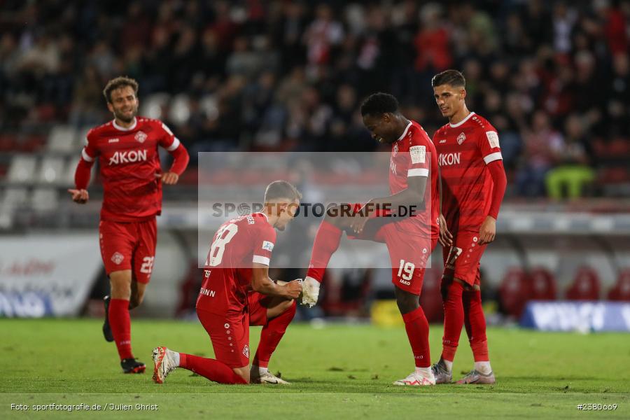 Benjika Caciel, sport, action, Würzburg, Saison 2023/2024, SVW, SV Wacker Burghausen, Regionalliga Bayern, Fussball, FWK, FC Würzburger Kickers, BFV, AKON Arena, 22.09.2023, 11. Spieltag - Bild-ID: 2380669