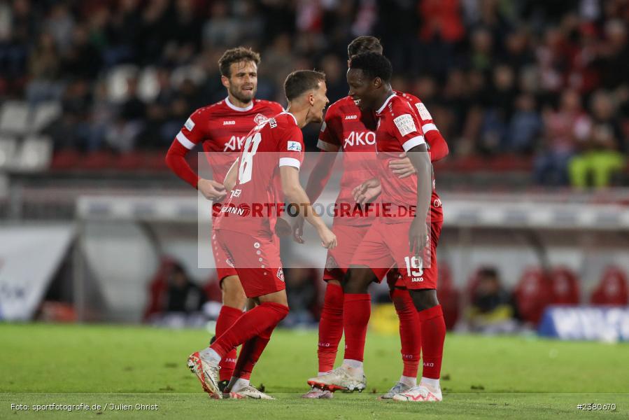 Benjika Caciel, sport, action, Würzburg, Saison 2023/2024, SVW, SV Wacker Burghausen, Regionalliga Bayern, Fussball, FWK, FC Würzburger Kickers, BFV, AKON Arena, 22.09.2023, 11. Spieltag - Bild-ID: 2380670