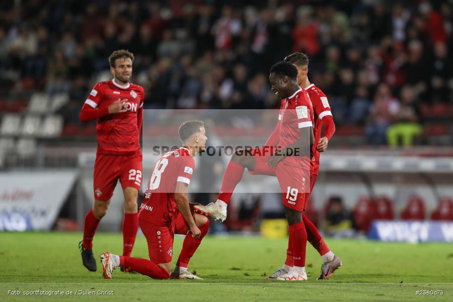 Benjika Caciel, sport, action, Würzburg, Saison 2023/2024, SVW, SV Wacker Burghausen, Regionalliga Bayern, Fussball, FWK, FC Würzburger Kickers, BFV, AKON Arena, 22.09.2023, 11. Spieltag - Bild-ID: 2380673