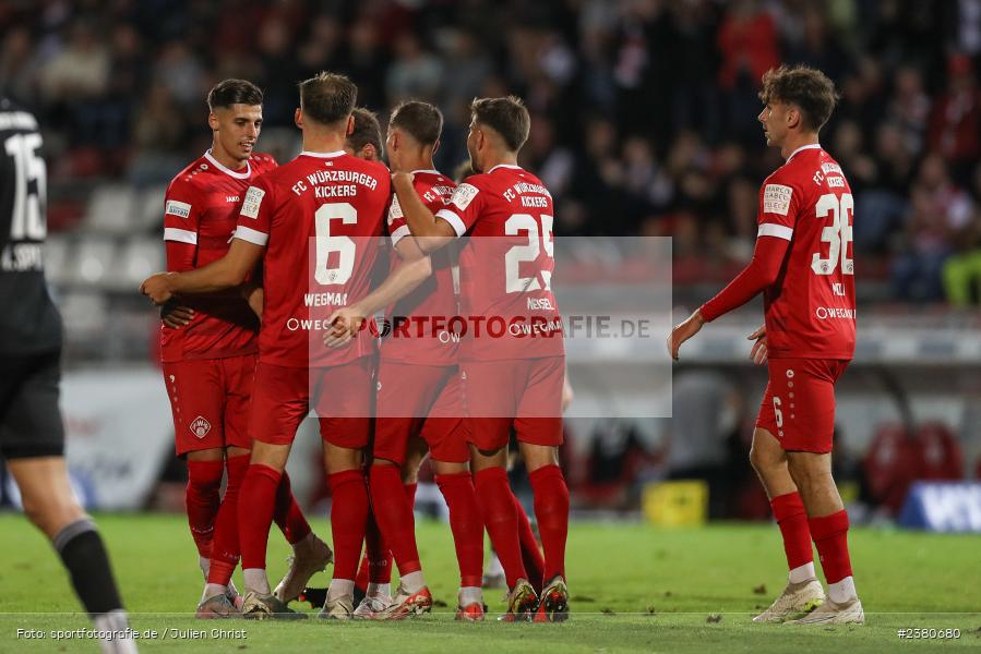 Team, Benjika Caciel, sport, action, Würzburg, Saison 2023/2024, SVW, SV Wacker Burghausen, Regionalliga Bayern, Fussball, FWK, FC Würzburger Kickers, BFV, AKON Arena, 22.09.2023, 11. Spieltag - Bild-ID: 2380680