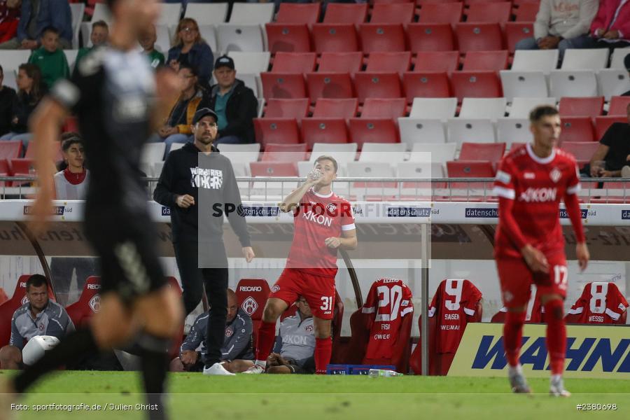 Tim Kraus, sport, action, Würzburg, Saison 2023/2024, SVW, SV Wacker Burghausen, Regionalliga Bayern, Fussball, FWK, FC Würzburger Kickers, BFV, AKON Arena, 22.09.2023, 11. Spieltag - Bild-ID: 2380698