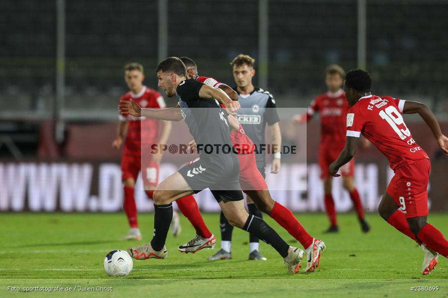 Viktor Miftaraj, sport, action, Würzburg, Saison 2023/2024, SVW, SV Wacker Burghausen, Regionalliga Bayern, Fussball, FWK, FC Würzburger Kickers, BFV, AKON Arena, 22.09.2023, 11. Spieltag - Bild-ID: 2380699