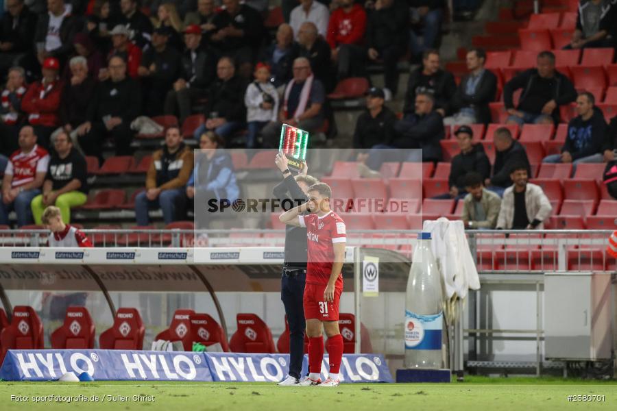 Tim Kraus, sport, action, Würzburg, Saison 2023/2024, SVW, SV Wacker Burghausen, Regionalliga Bayern, Fussball, FWK, FC Würzburger Kickers, BFV, AKON Arena, 22.09.2023, 11. Spieltag - Bild-ID: 2380701