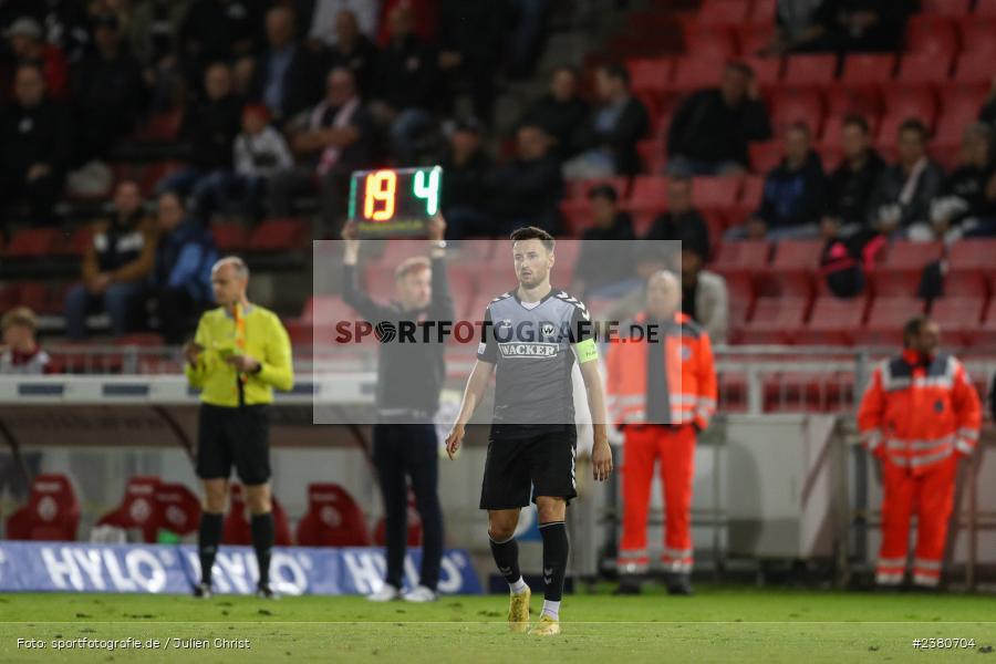 Christoph Schulz, sport, action, Würzburg, Saison 2023/2024, SVW, SV Wacker Burghausen, Regionalliga Bayern, Fussball, FWK, FC Würzburger Kickers, BFV, AKON Arena, 22.09.2023, 11. Spieltag - Bild-ID: 2380704