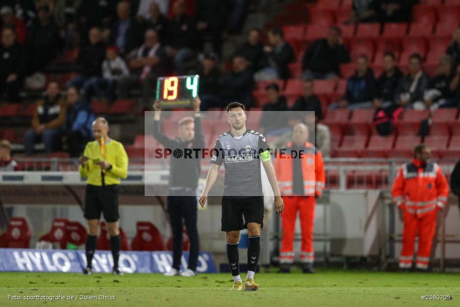 Christoph Schulz, sport, action, Würzburg, Saison 2023/2024, SVW, SV Wacker Burghausen, Regionalliga Bayern, Fussball, FWK, FC Würzburger Kickers, BFV, AKON Arena, 22.09.2023, 11. Spieltag - Bild-ID: 2380705