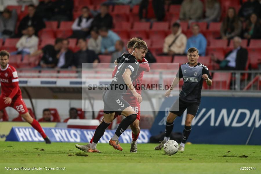 Jasper Maljojoki, sport, action, Würzburg, Saison 2023/2024, SVW, SV Wacker Burghausen, Regionalliga Bayern, Fussball, FWK, FC Würzburger Kickers, BFV, AKON Arena, 22.09.2023, 11. Spieltag - Bild-ID: 2380714