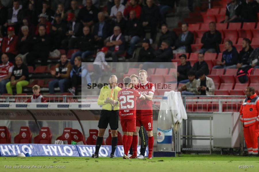 Tim Sausen, sport, action, Würzburg, Saison 2023/2024, SVW, SV Wacker Burghausen, Regionalliga Bayern, Fussball, FWK, FC Würzburger Kickers, BFV, AKON Arena, 22.09.2023, 11. Spieltag - Bild-ID: 2380717