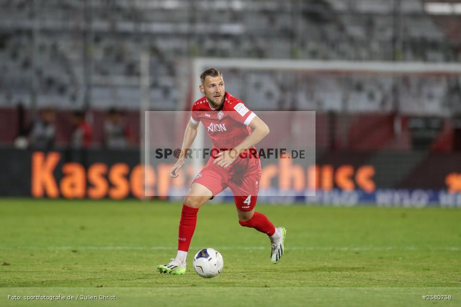 Yannick Scholz, sport, action, Würzburg, Saison 2023/2024, SVW, SV Wacker Burghausen, Regionalliga Bayern, Fussball, FWK, FC Würzburger Kickers, BFV, AKON Arena, 22.09.2023, 11. Spieltag - Bild-ID: 2380738