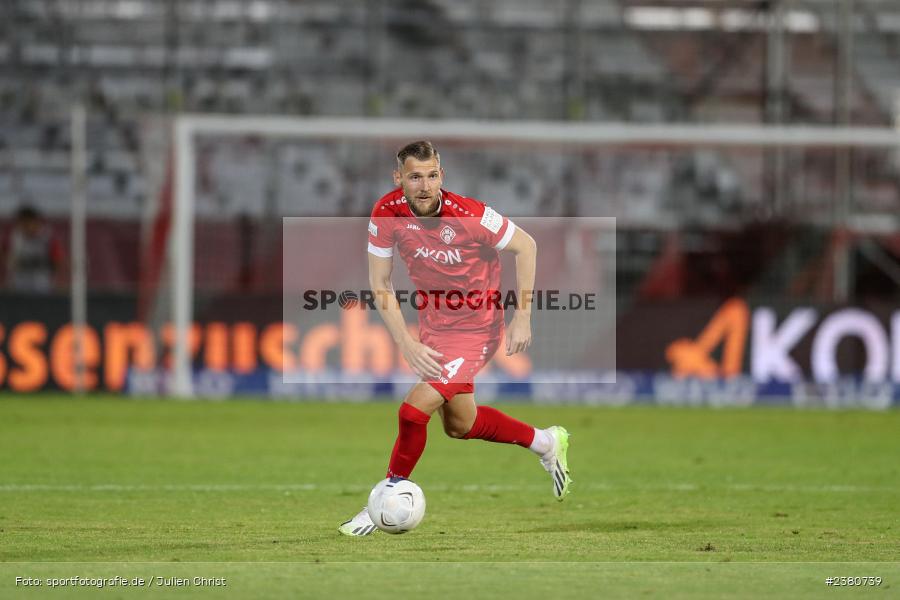 Yannick Scholz, sport, action, Würzburg, Saison 2023/2024, SVW, SV Wacker Burghausen, Regionalliga Bayern, Fussball, FWK, FC Würzburger Kickers, BFV, AKON Arena, 22.09.2023, 11. Spieltag - Bild-ID: 2380739
