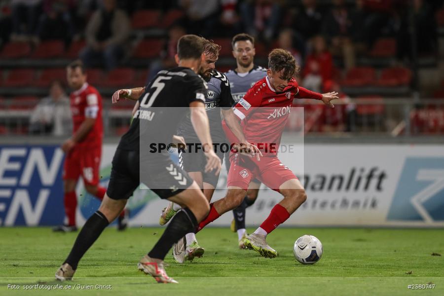 Pascal Moll, sport, action, Würzburg, Saison 2023/2024, SVW, SV Wacker Burghausen, Regionalliga Bayern, Fussball, FWK, FC Würzburger Kickers, BFV, AKON Arena, 22.09.2023, 11. Spieltag - Bild-ID: 2380747