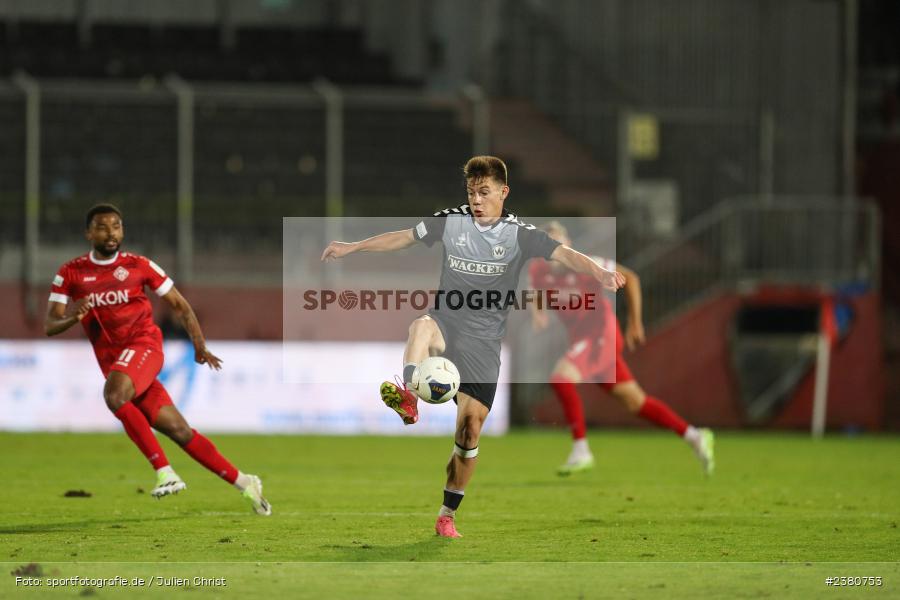 Artur Andreichyk, sport, action, Würzburg, Saison 2023/2024, SVW, SV Wacker Burghausen, Regionalliga Bayern, Fussball, FWK, FC Würzburger Kickers, BFV, AKON Arena, 22.09.2023, 11. Spieltag - Bild-ID: 2380753
