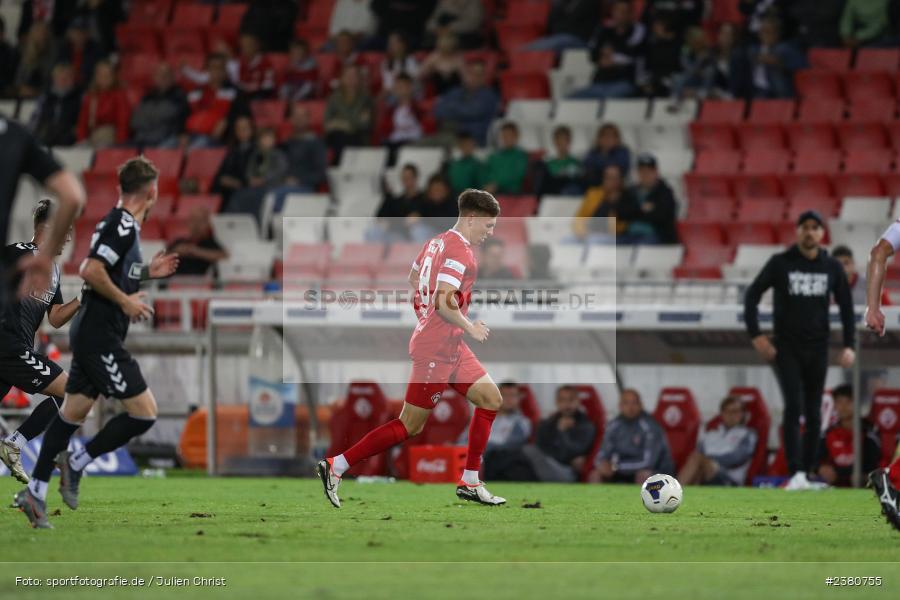 Fabian Wessig, sport, action, Würzburg, Saison 2023/2024, SVW, SV Wacker Burghausen, Regionalliga Bayern, Fussball, FWK, FC Würzburger Kickers, BFV, AKON Arena, 22.09.2023, 11. Spieltag - Bild-ID: 2380755