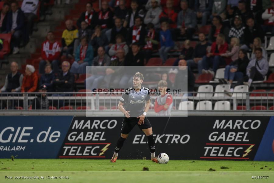 Jasper Maljojoki, sport, action, Würzburg, Saison 2023/2024, SVW, SV Wacker Burghausen, Regionalliga Bayern, Fussball, FWK, FC Würzburger Kickers, BFV, AKON Arena, 22.09.2023, 11. Spieltag - Bild-ID: 2380757
