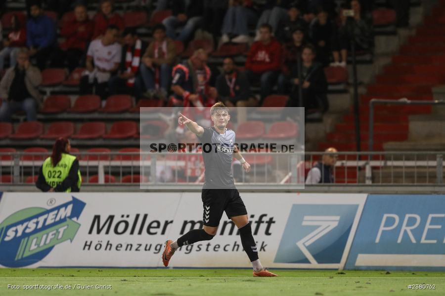 Jasper Maljojoki, sport, action, Würzburg, Saison 2023/2024, SVW, SV Wacker Burghausen, Regionalliga Bayern, Fussball, FWK, FC Würzburger Kickers, BFV, AKON Arena, 22.09.2023, 11. Spieltag - Bild-ID: 2380762