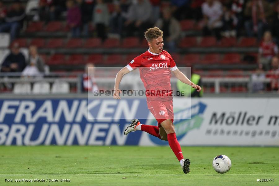Fabian Wessig, sport, action, Würzburg, Saison 2023/2024, SVW, SV Wacker Burghausen, Regionalliga Bayern, Fussball, FWK, FC Würzburger Kickers, BFV, AKON Arena, 22.09.2023, 11. Spieltag - Bild-ID: 2380771