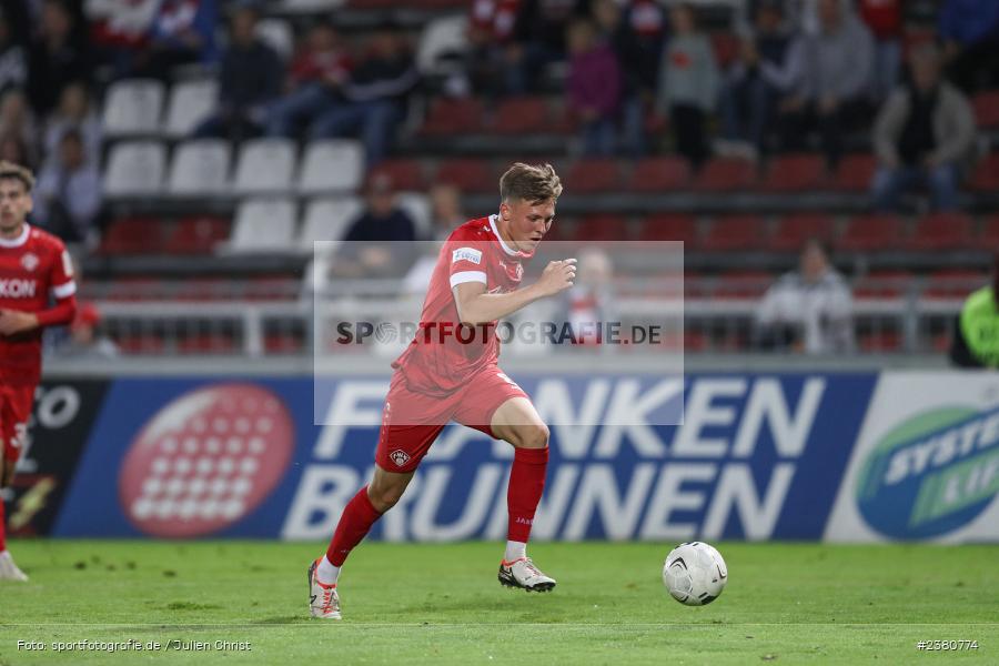 Fabian Wessig, sport, action, Würzburg, Saison 2023/2024, SVW, SV Wacker Burghausen, Regionalliga Bayern, Fussball, FWK, FC Würzburger Kickers, BFV, AKON Arena, 22.09.2023, 11. Spieltag - Bild-ID: 2380774