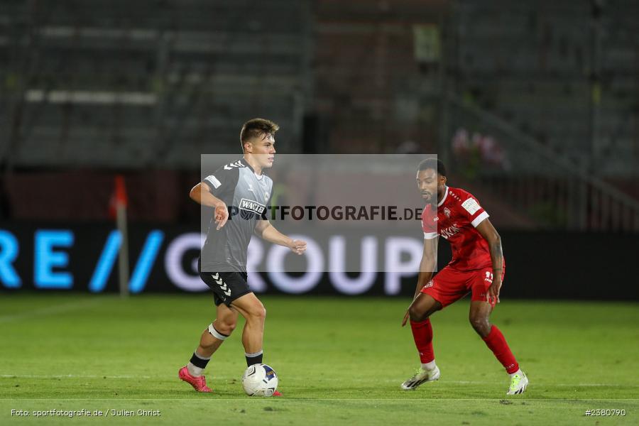 Artur Andreichyk, sport, action, Würzburg, Saison 2023/2024, SVW, SV Wacker Burghausen, Regionalliga Bayern, Fussball, FWK, FC Würzburger Kickers, BFV, AKON Arena, 22.09.2023, 11. Spieltag - Bild-ID: 2380790